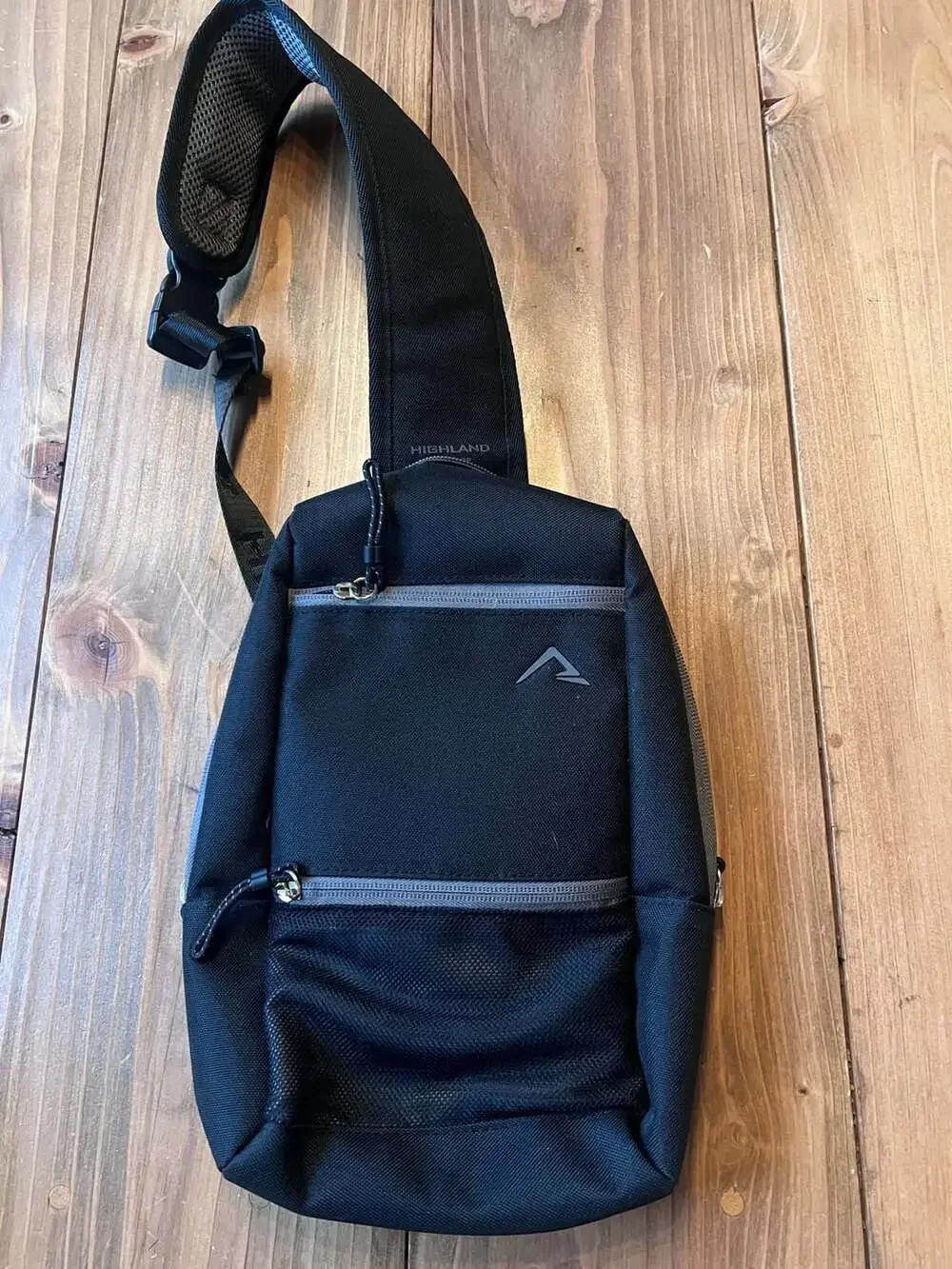 Highland Outdoors Black Crossbody Sling Backpack EUC